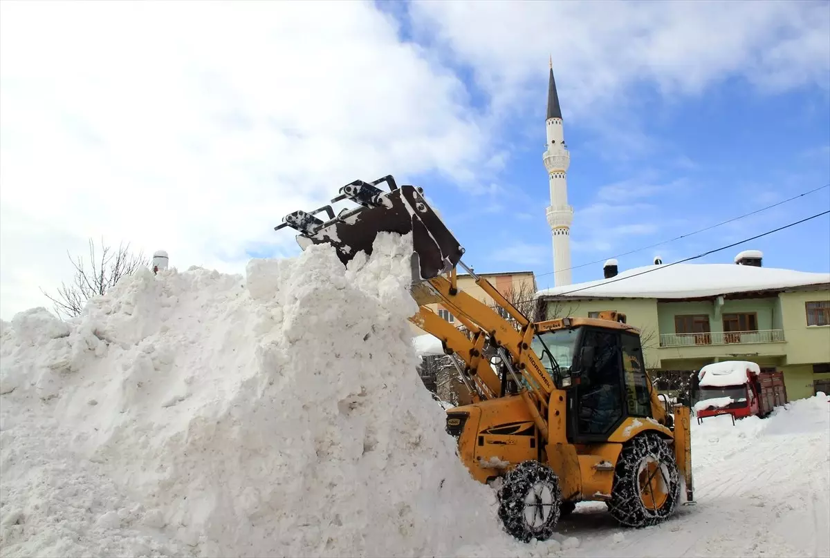 Köylülerin Yoğun Kış Şartlarıyla İmtihanı