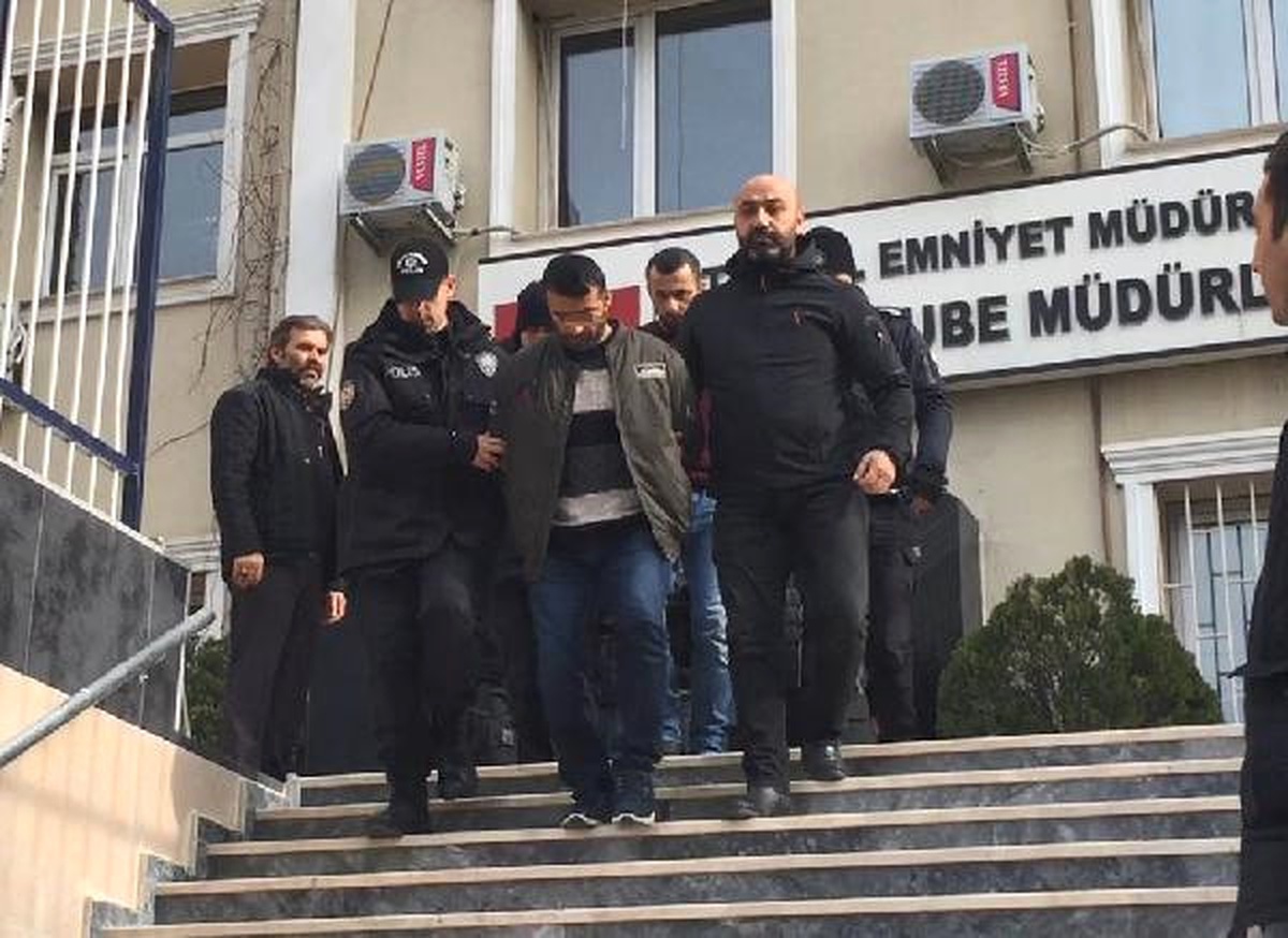 Küçükçekmece\'deki Kara Çarşaflı Soyguncular Yakalandı