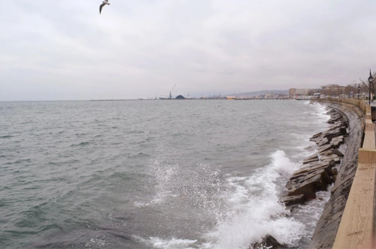 Marmara\'da Deniz Ulaşımına Poyraz Engeli