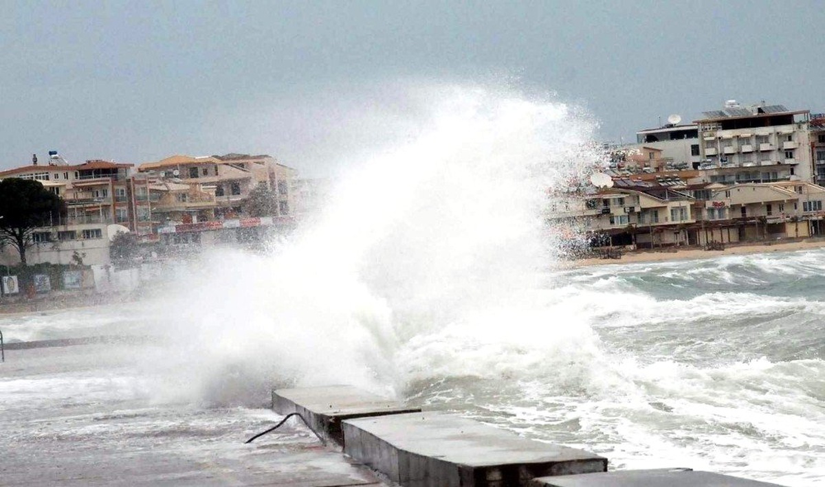 Meteoroloji\'den Ege Denizi\'nde Fırtına Uyarısı