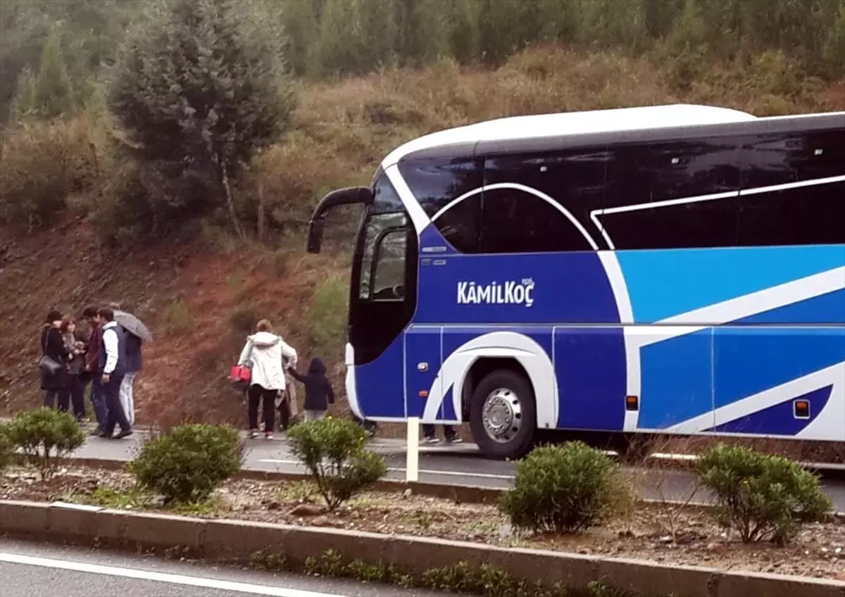 Muğla\'da Seyir Halindeki Yolcu Otobüsünde Yangın Çıktı