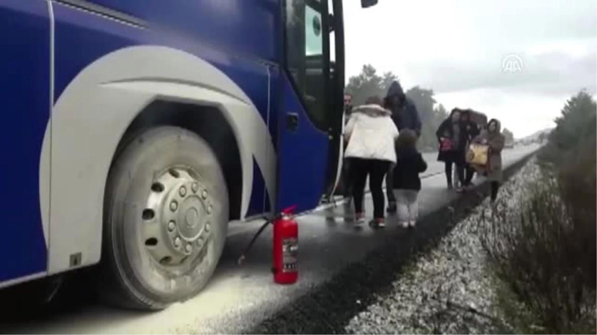 Muğla\'da Seyir Halindeki Yolcu Otobüsünde Yangın