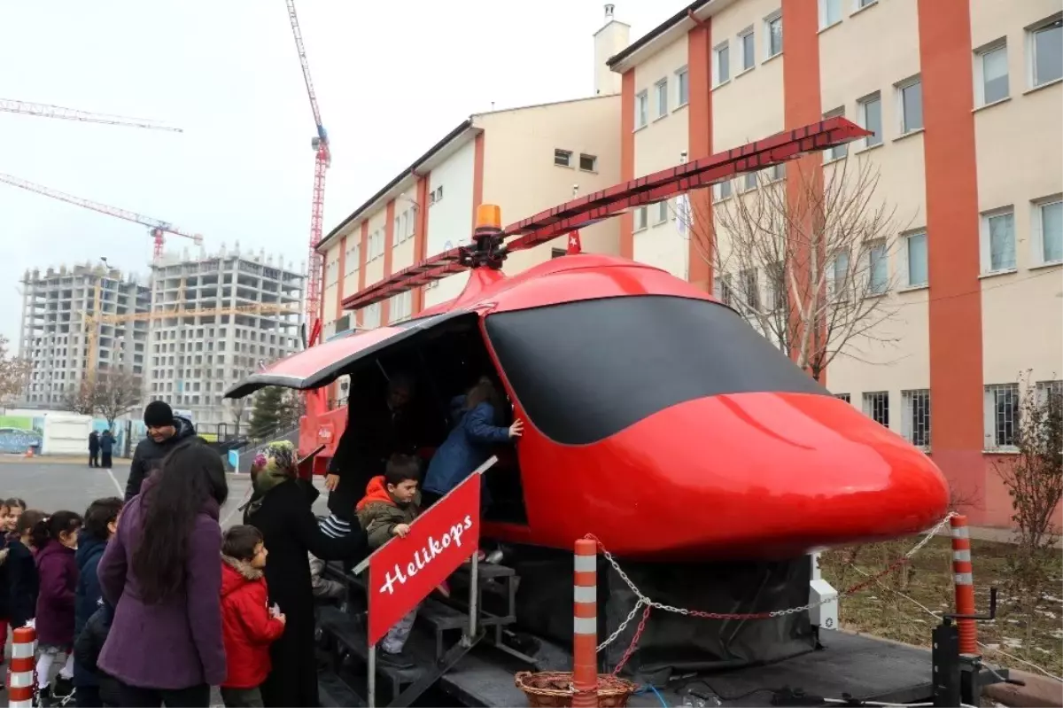 Öğrenciler İçin Gerçeğini Aratmayan Helikopter Tasarladı