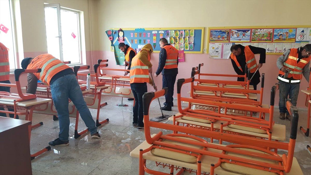 Okulların Tamirat ve Tadilatını Hükümlüler Yapıyor