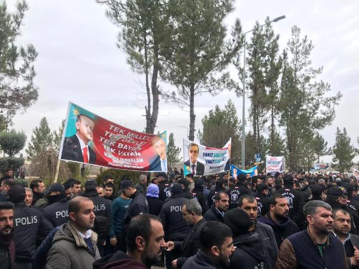 Şanlıurfa\'da AK Parti\'li Başkan Adaylarına Coşkulu Karşılama