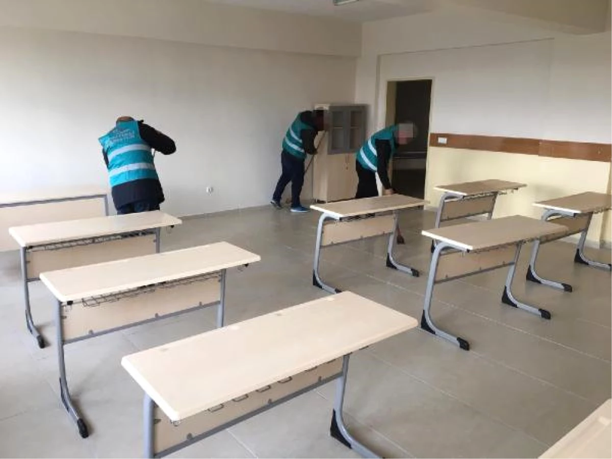 Silivri\'de Denetimli Serbestlik Altındaki Hükümlüler Okulları Temizledi