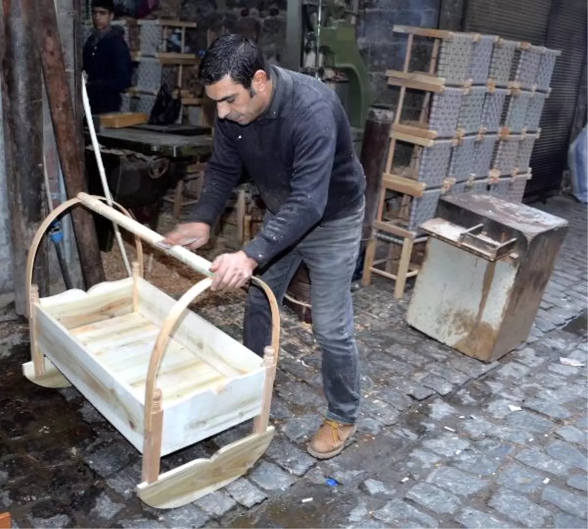 Tahta Beşik Geleneğini Yaşatmaya Çalışıyor