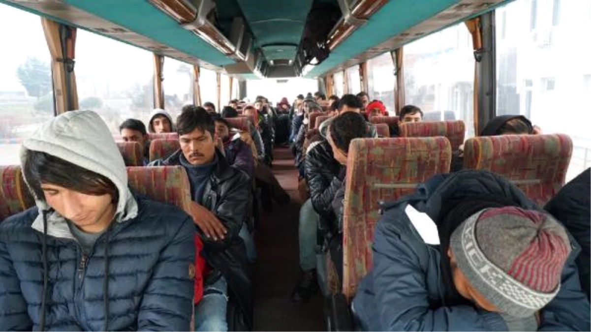 Tekirdağ\'da 42 Göçmen Yakalandı; 2 İnsan Kaçakçısı Tutuklandı