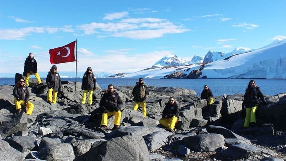 Türk Bilim İnsanları, Meteorolojik Çalışmalar Yapmak İçin Antarktika\'ya Gidiyor