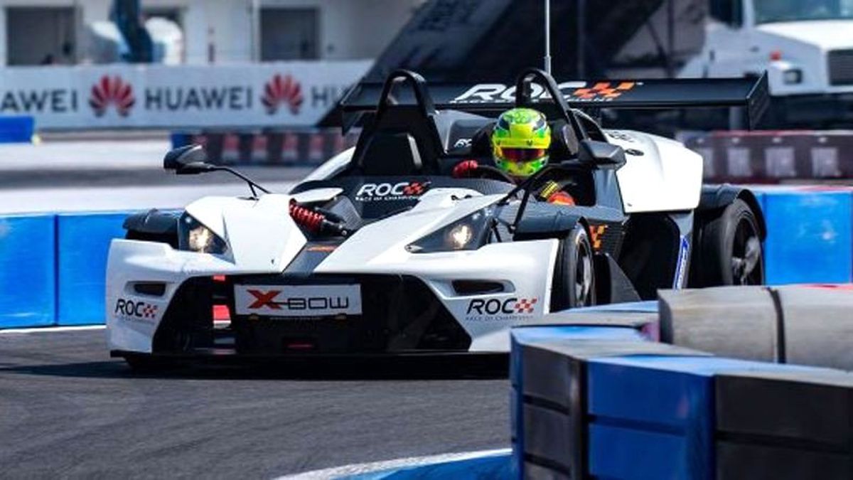 Video Oyuncusu, Eski Formula 1 Pilotunu Gerçek Pistte Tokatladı (Video)