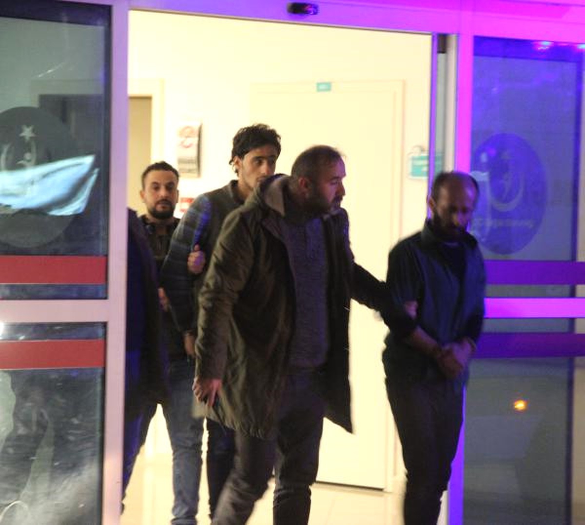 15 Bin Liralık Gıda Maddesi Yüklü Kamyoneti Çalan 3 Kişi Yakalandı