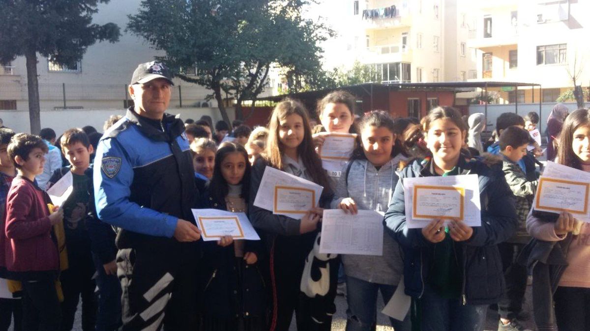 Antalya Polisi, Karne Törenlerinde Öğrencileri Yalnız Bırakmadı