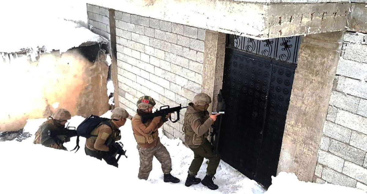 Bitlis\'te \'Cumhurbaşkanına Hakaret ve Terör Propagandası\' Yapanlara Operasyon