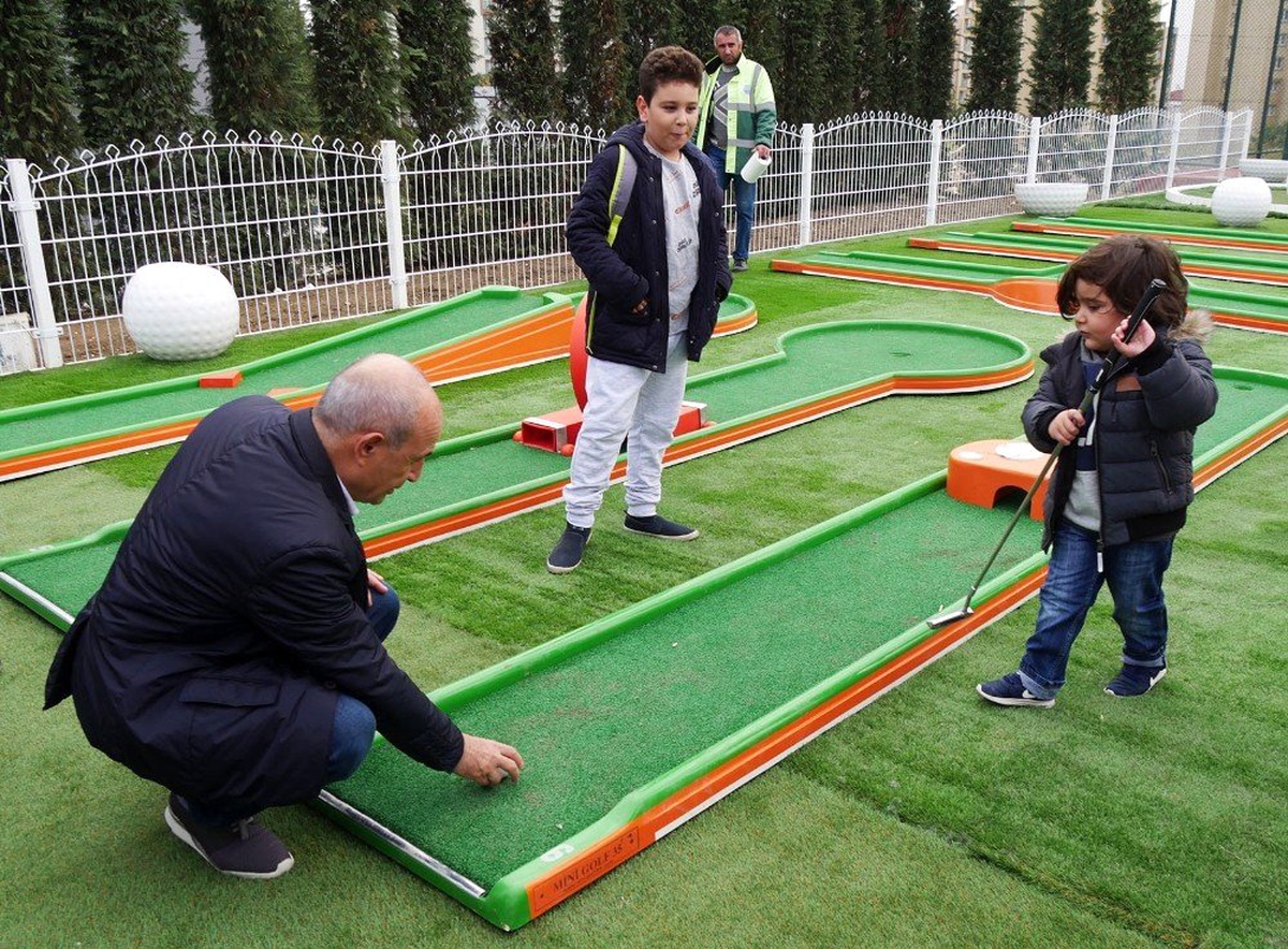 Büyük Atatürk Parkı\'nda Mini Golf Keyfi