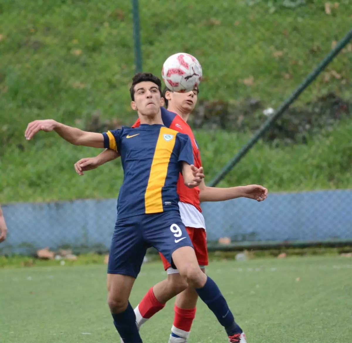 Büyükşehir\'in U-16 Futbol Takımı İlk Yarıda Attığı Gollerle 3 Puanı Kaptı