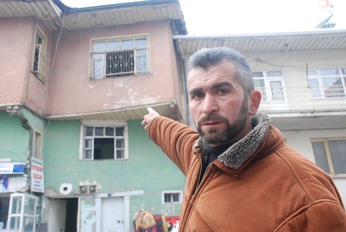 Çocukların Yanan Evden Kurtarılışı Güvenlik Kamerasına Yansıdı