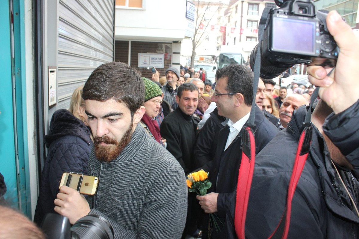 Ekrem İmamoğlu Tuzla\'da Semt Pazarını Gezdi