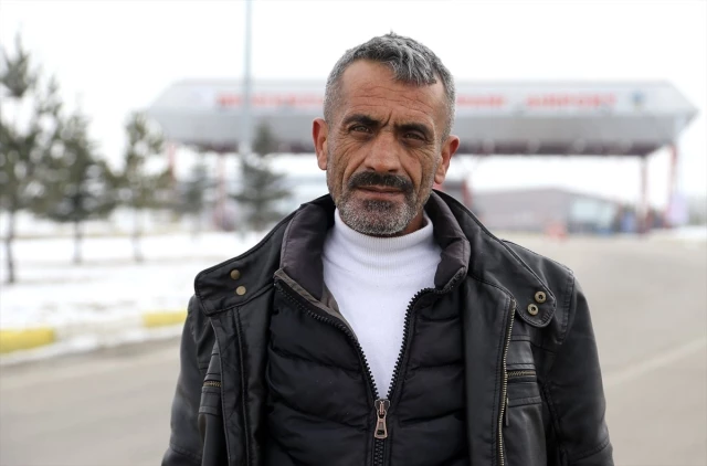 Erzurum'da, yol kenarÄ±nda polise ait fotokapanÄ± telefon zannederek alan temizlik iÅÃ§isi Taner AkkuÅ, ile ilgili gÃ¶rsel sonucu