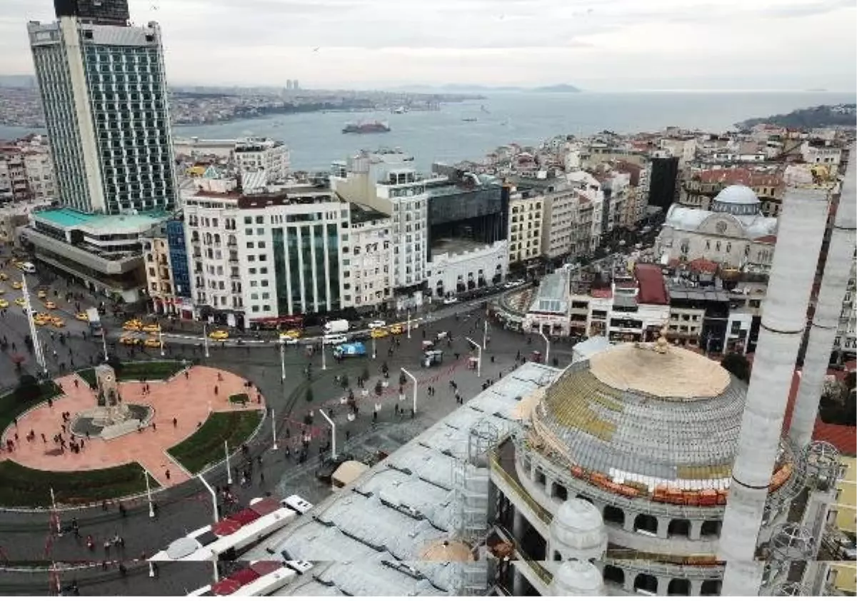 Havadan Fotoğraflarla) Taksim Camii\'nin Alemi Yerleştirildi