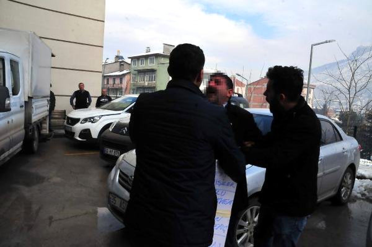 İl Sağlık Müdürlüğü Önünde Kendini Yakmaya Kalkıştı