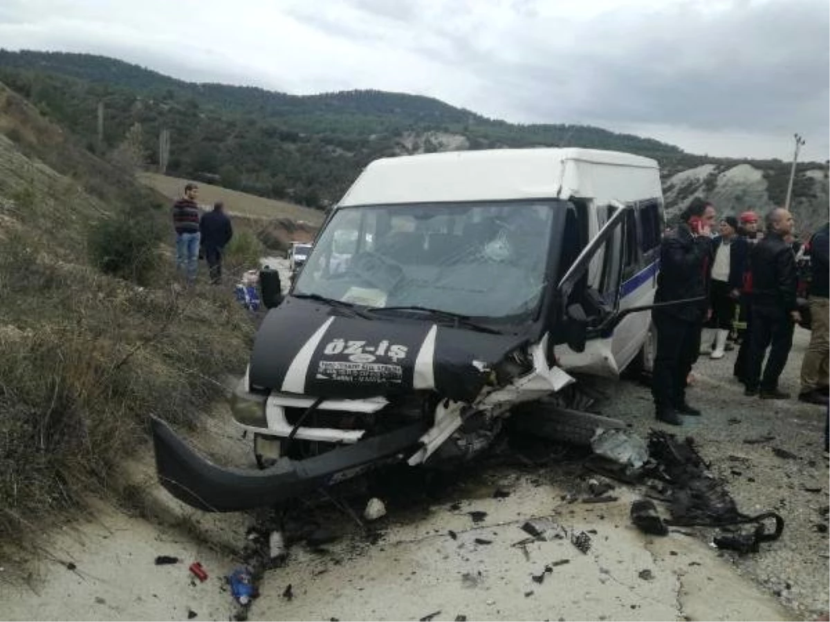 İşçi Servisi Otomobille Çarpıştı: 1 Ölü, 19 Yaralı