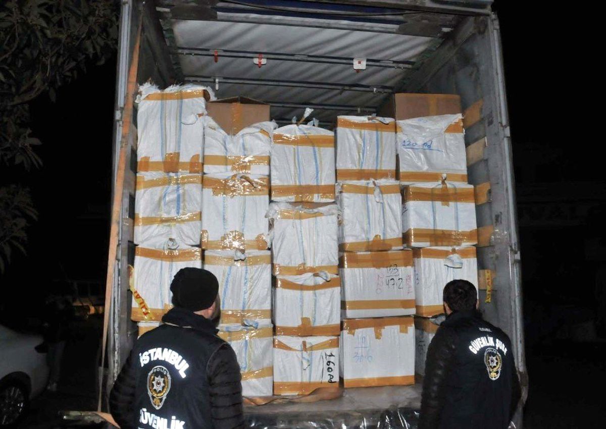 İstanbul\'da 77 Bin 236 Şişe Kaçak Parfüm Ele Geçirildi