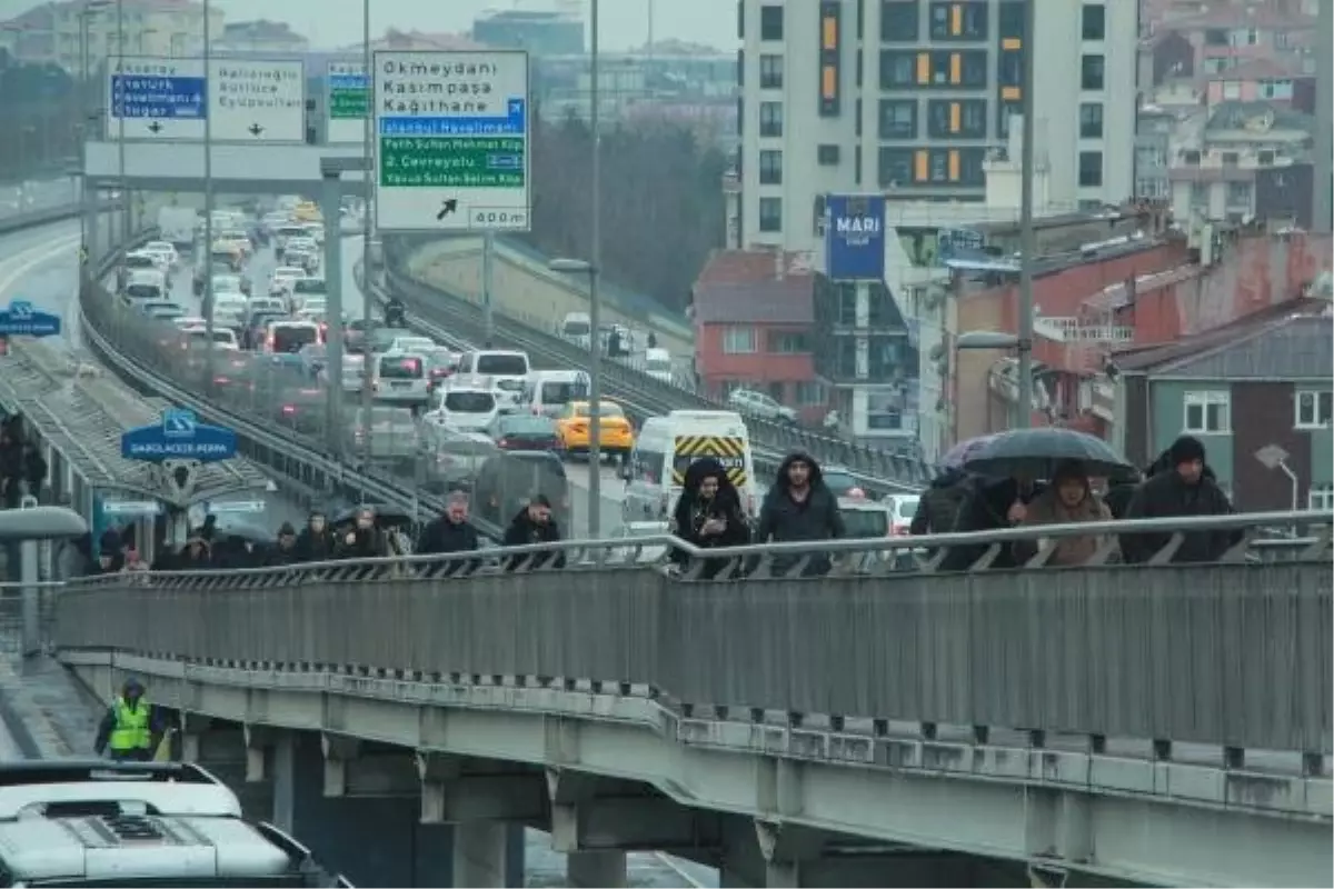 İstanbul\'da Yağmur Etkili Oluyor