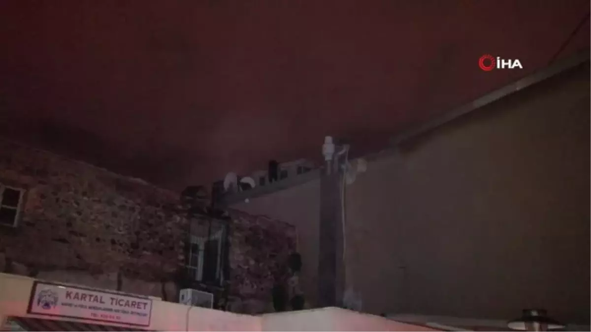 İzmir Kemeraltı\'nda Çıkan Yangın Paniğe Neden Oldu