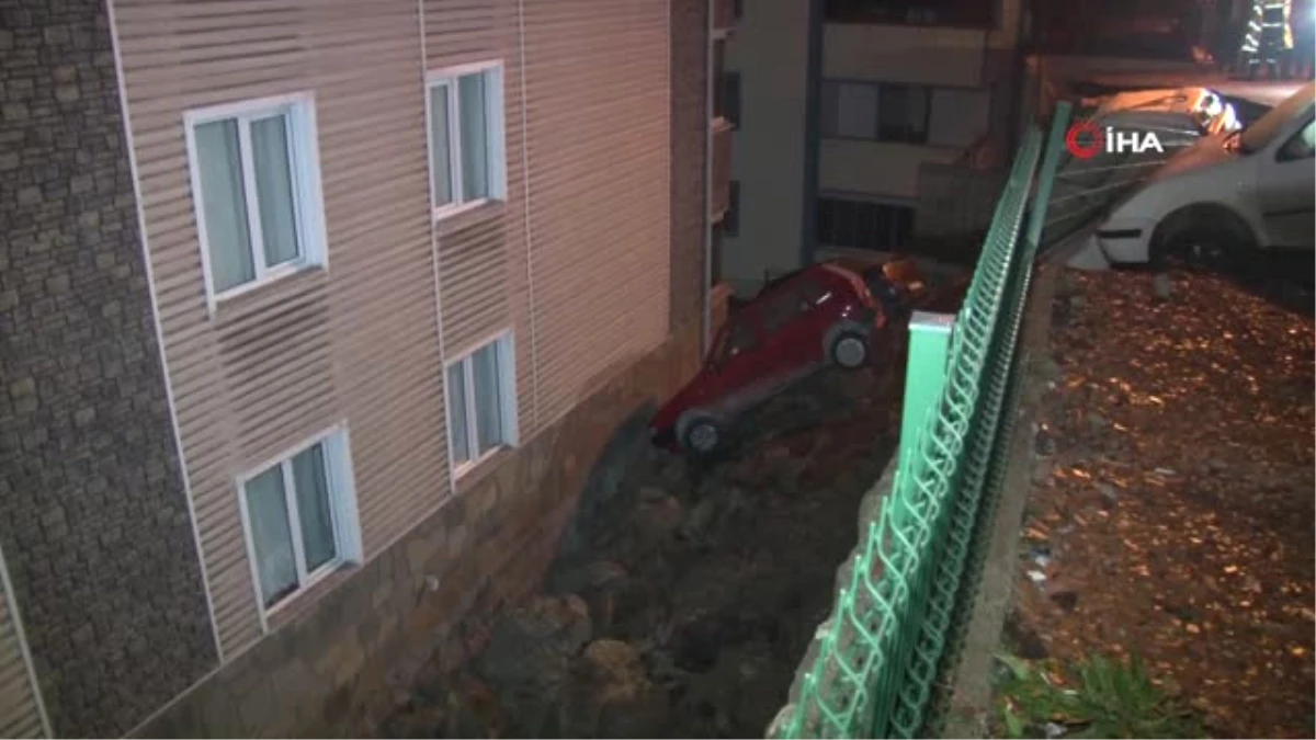 Karabük\'te İstinat Duvarı Çöktü: 4 Araç Apartman Bahçesine Düştü