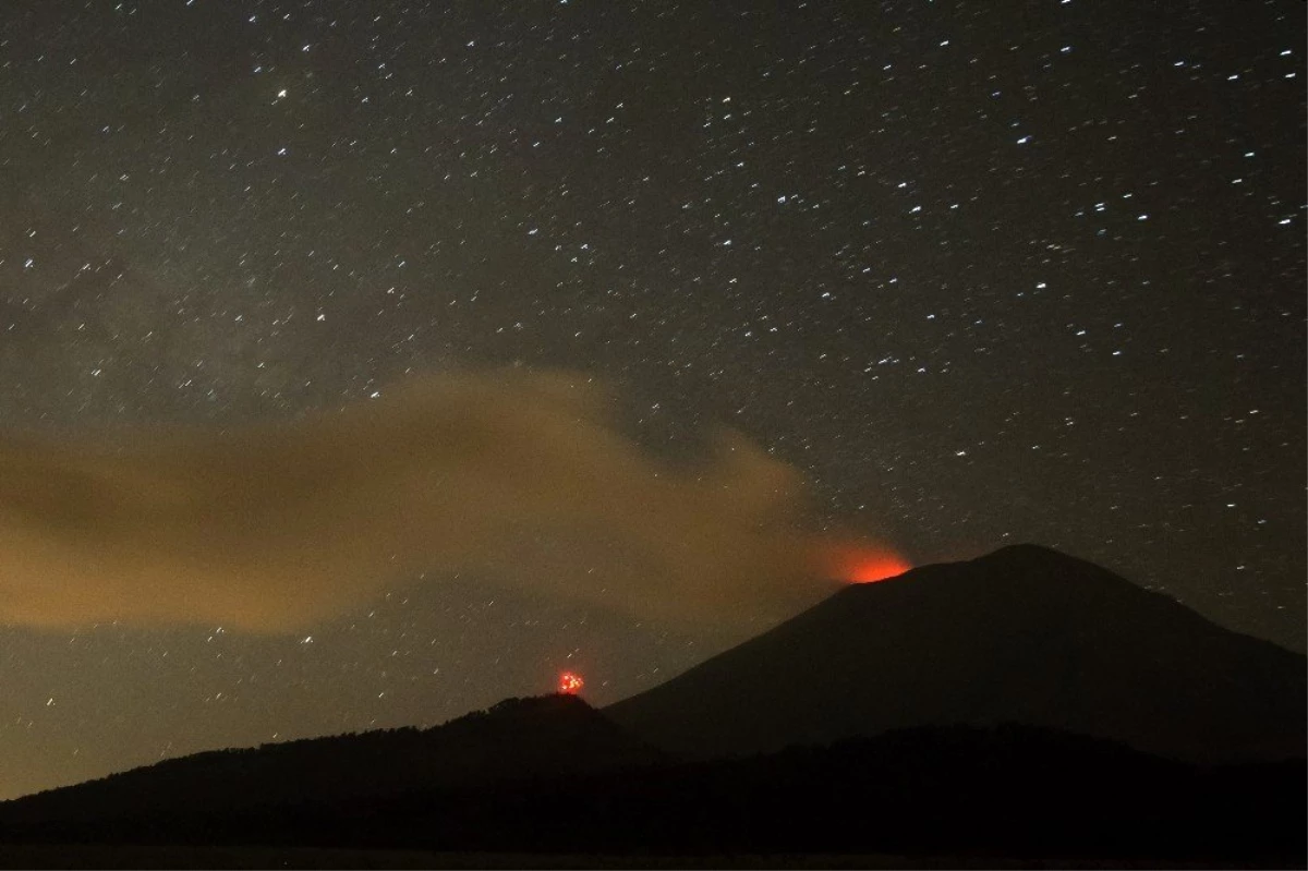 Meksika\'da Popocatepetl Yanardağı Faaliyete Geçti