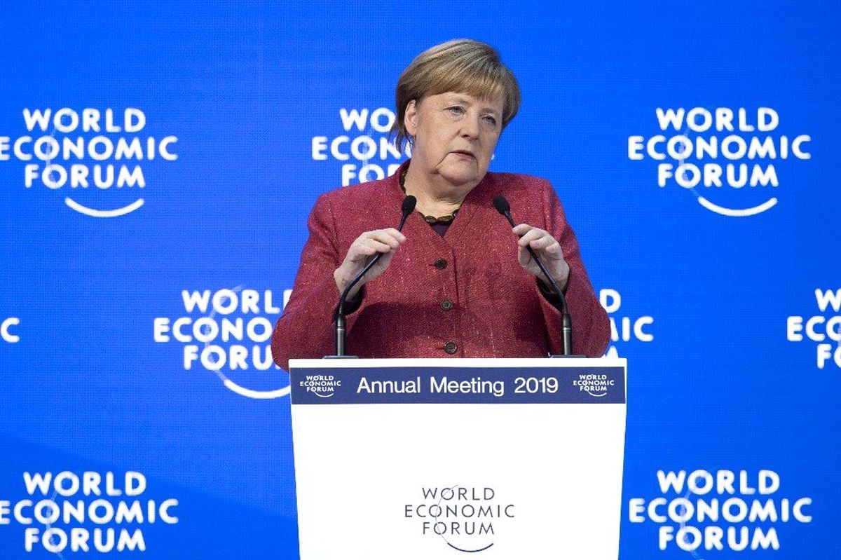Merkel\'den Öz Eleştiri: "Ab Birçok Konuda Fikir Birliğine Sahip Değil"