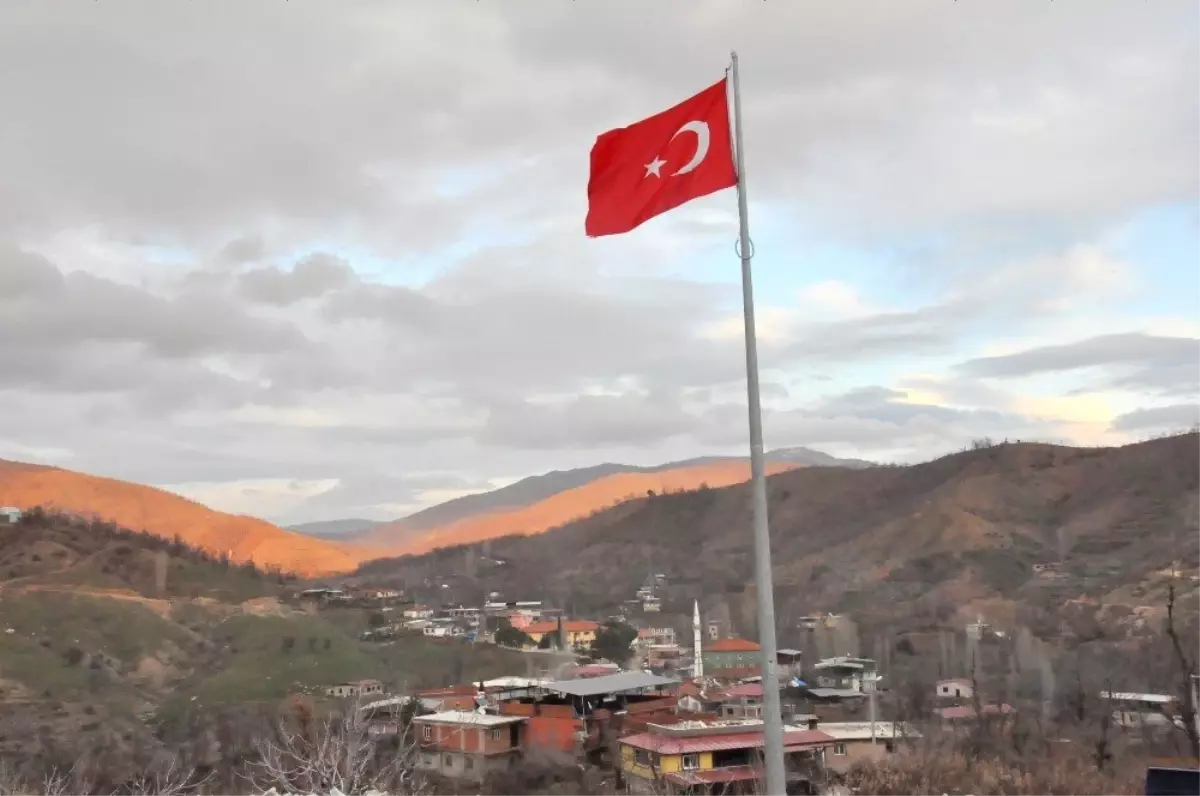 Nazilli\'de Dev Türk Bayrağı Gururu