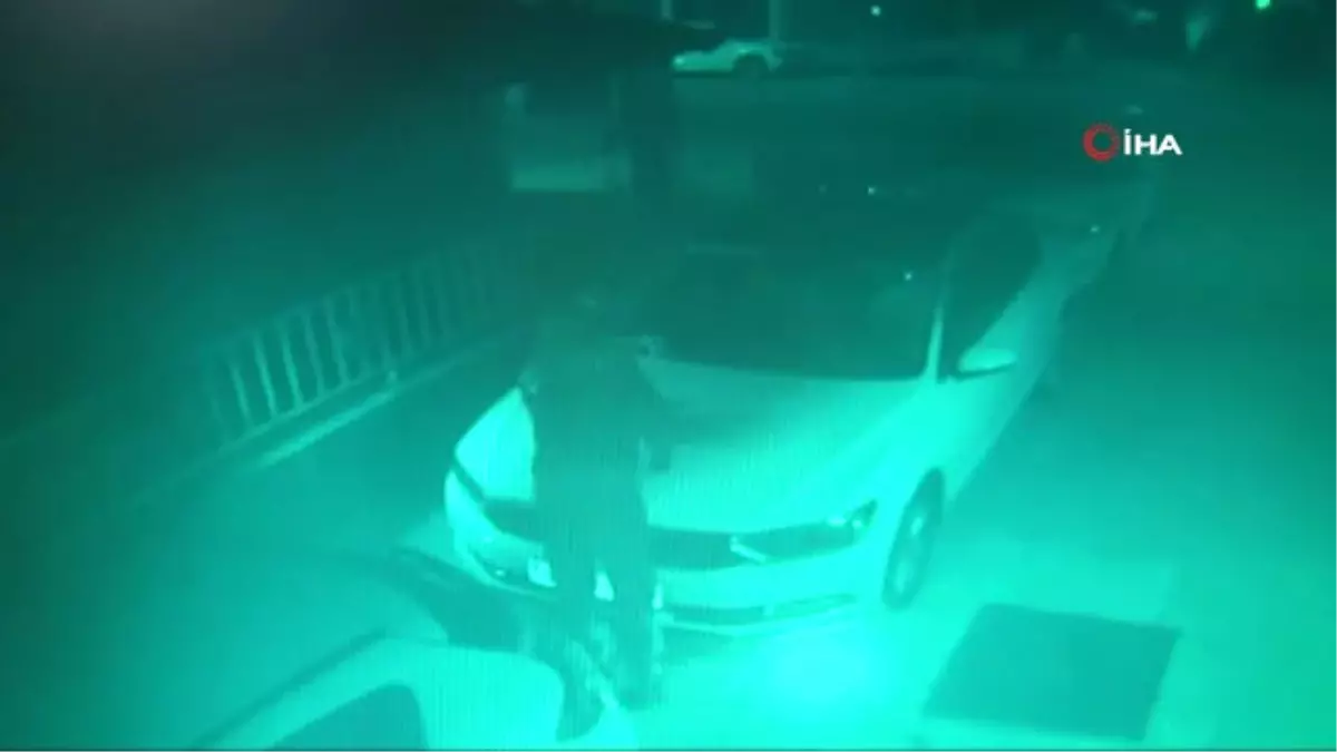 Otomobillerin Kundaklanma Anı Güvenlik Kamerasında