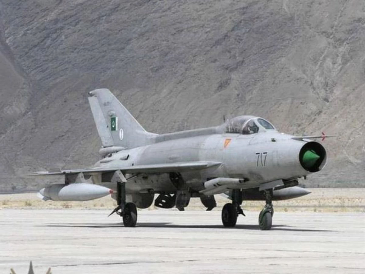 Pakistan\'da Askeri Uçak Düştü