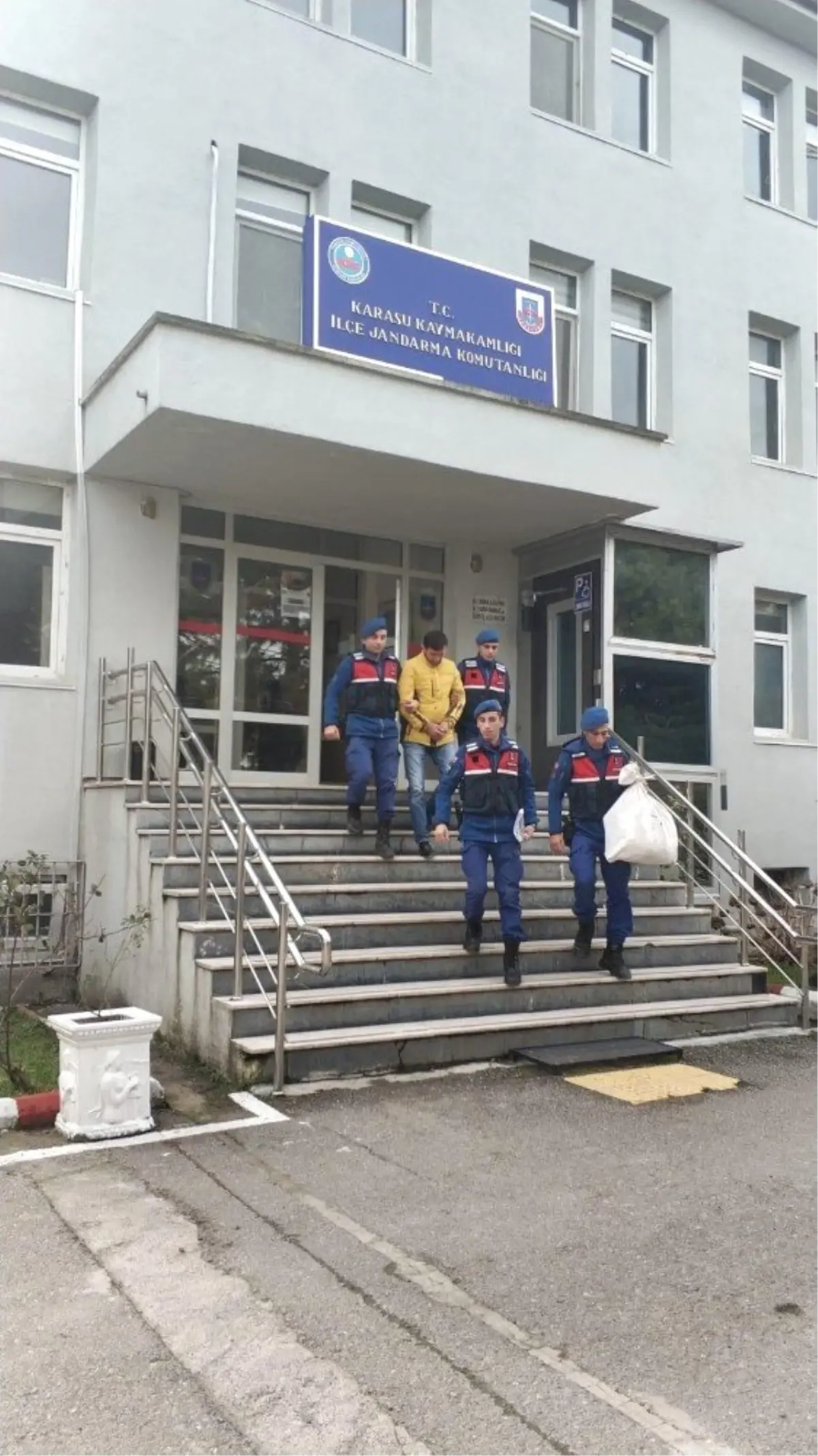 Sakarya\'da 3 Kilogram 240 Gram Kubar Esrar Ele Geçirildi