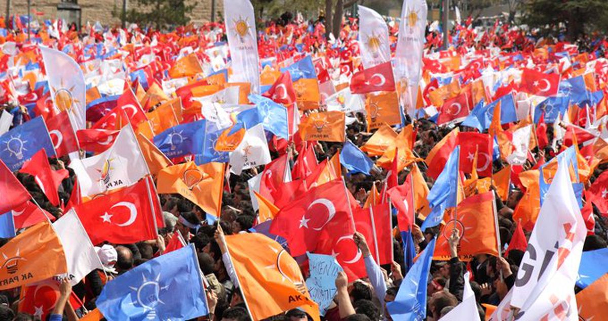 Türk Bayrağını Yaktığı Söylenen AK Partili Belediye Başkan Adayı, MHP'ye Sert Çıktı