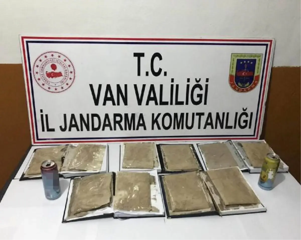 Van\'da Kitapların Arasından Eroin Çıktı