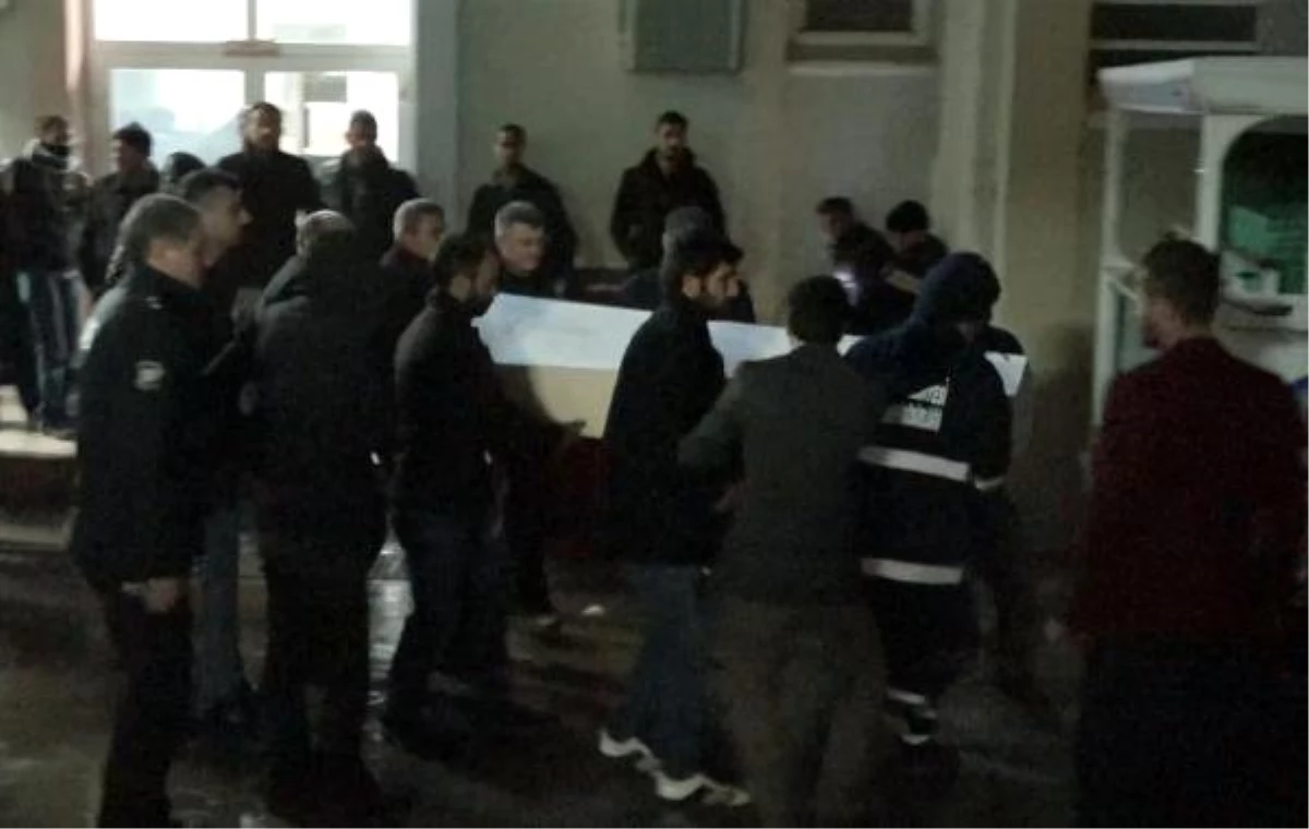 Antalya\'yı Fırtına Vurdu; Başına Sac Parçası Çarpan Berivan Öldü (12)