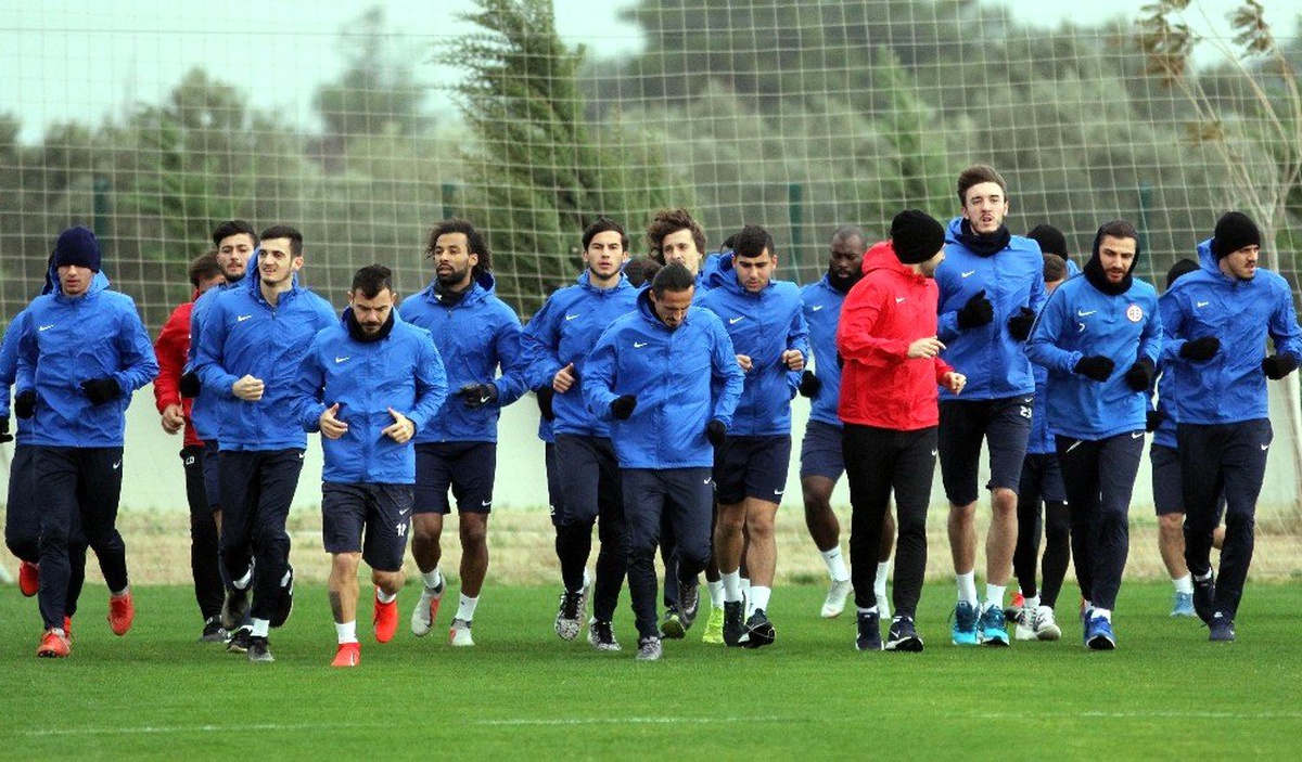 Antalyaspor Antrenmanına Rüzgar Engeli