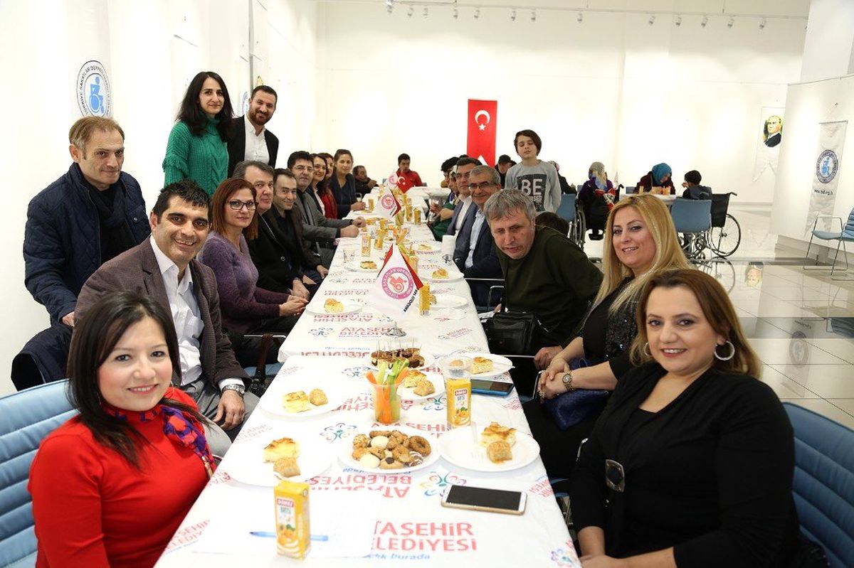 Ataşehir\'de Engelli Vatandaşlara Tekerleki Sandalye Dağıtıldı