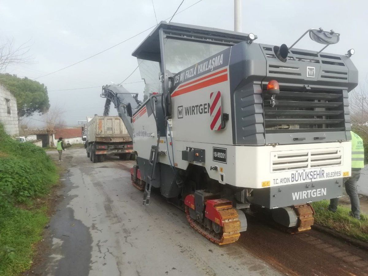Büyükşehir Koçarlı\'da Asfalt Çalışmalarını Sürdürüyor