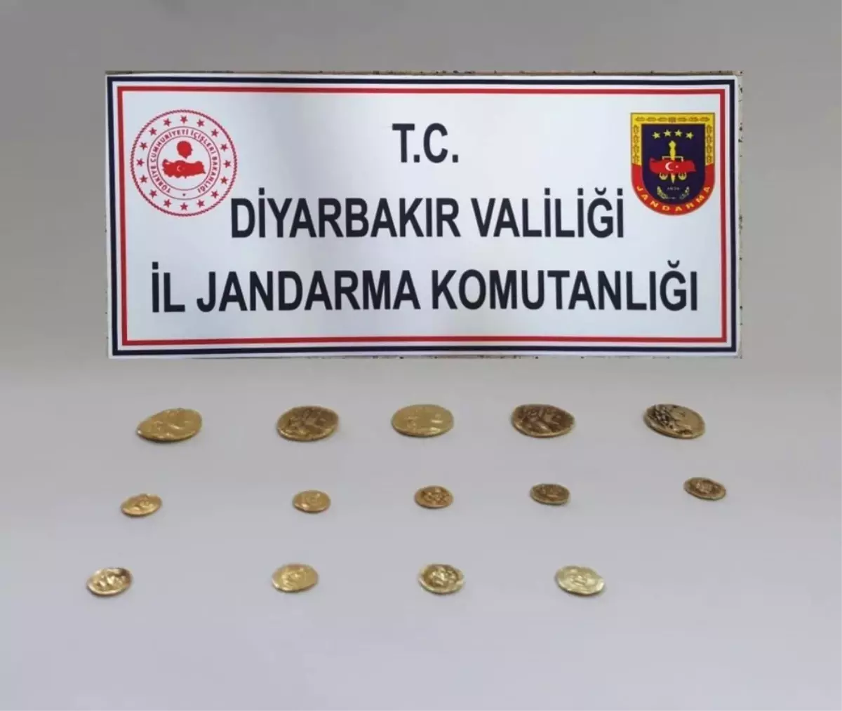 Diyarbakır\'da 14 Altın Sikke Ele Geçirildi