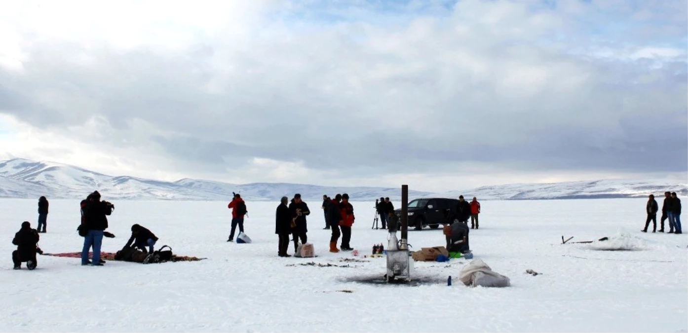 Erzurum ve Ağrı\'da Eskimo Usulü Balık Avlıyorlar