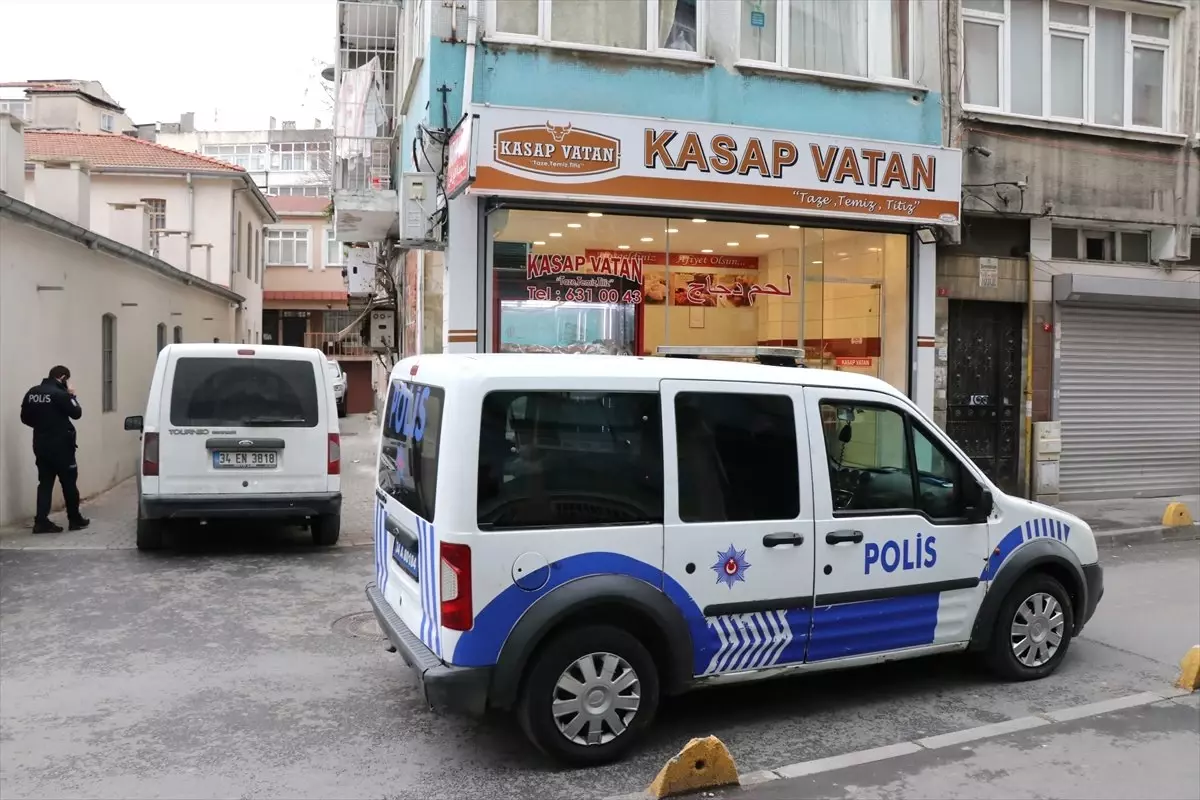 Fatih\'te Silahlı Kavga: 2 Yaralı