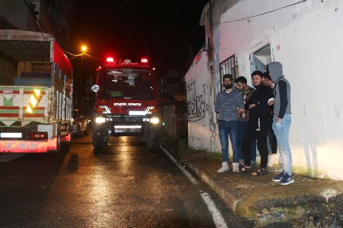 Gaziosmanpaşa\'da Suriyelilerin Kaldığı Evde Yangın