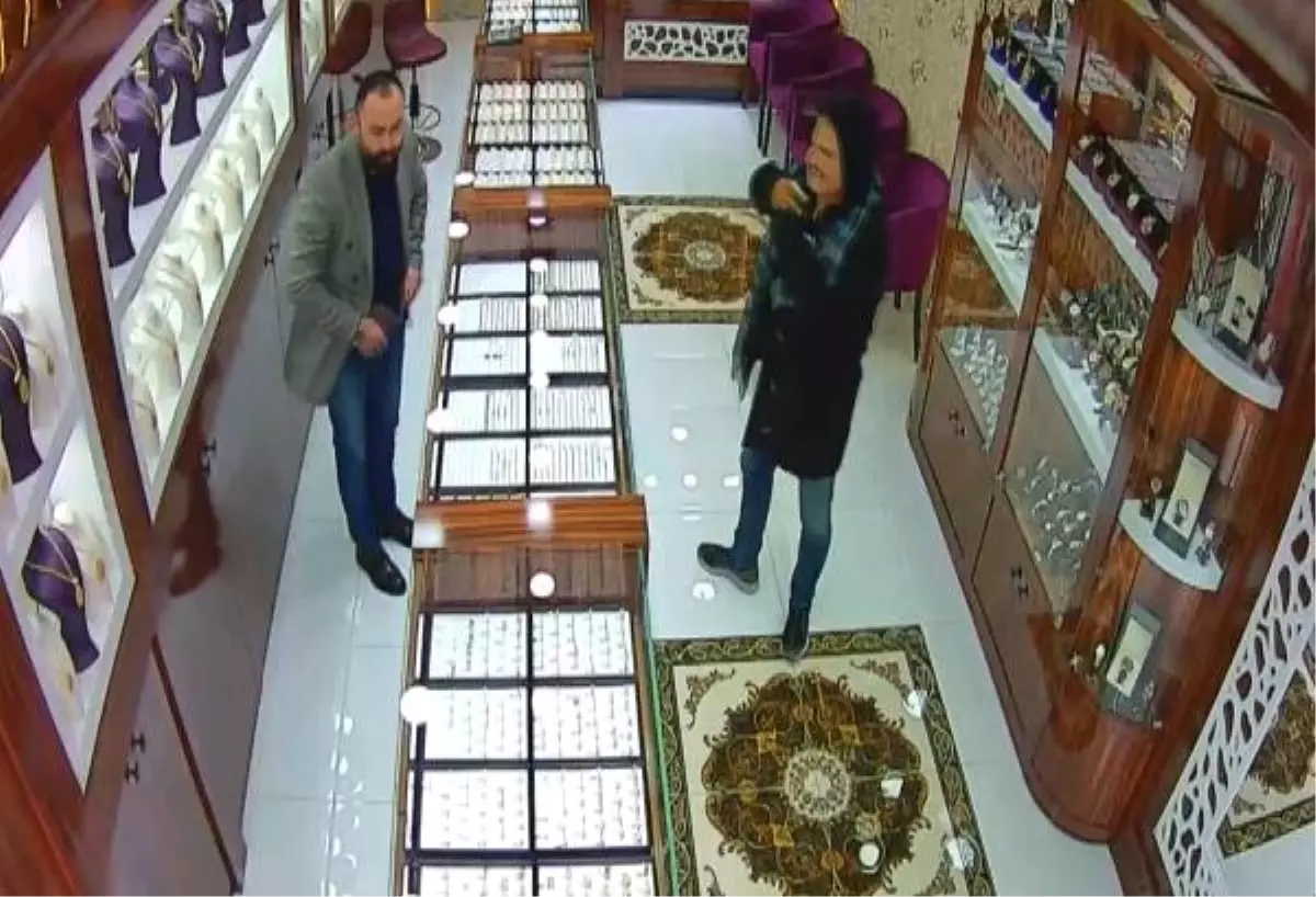 Geniş Haber) - Başakşehir\'de Kuyumcu Soygunu Kamerada