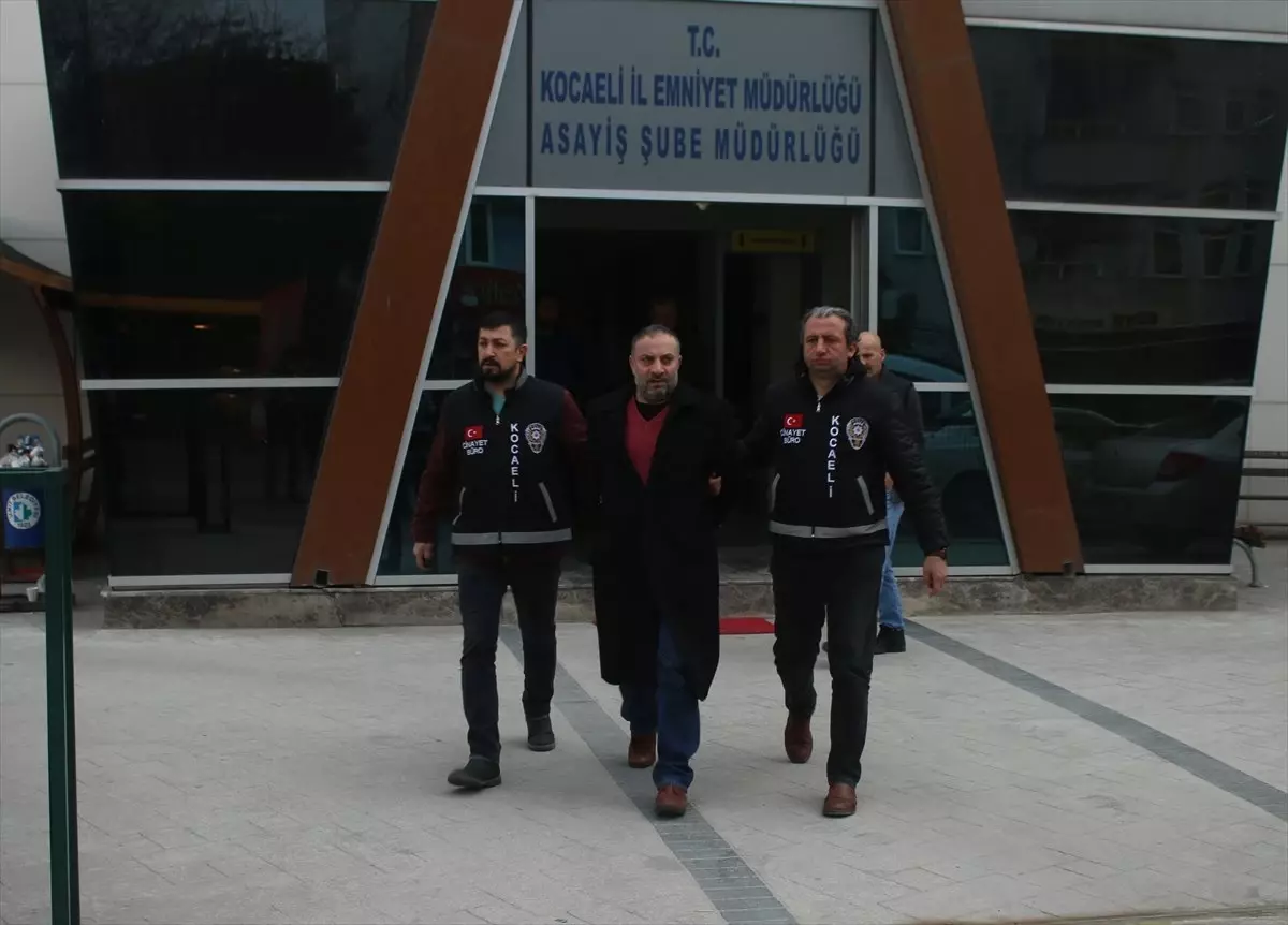 Kocaeli Büyükşehir Belediyesi Binasına Silahla Ateş Açılması