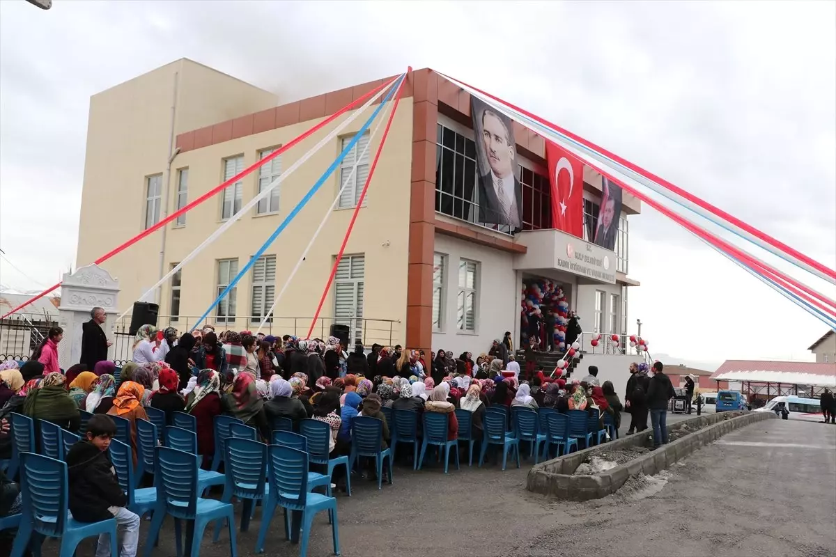 Kulplu Kadınları Hayallerine Kavuşturacak Merkez