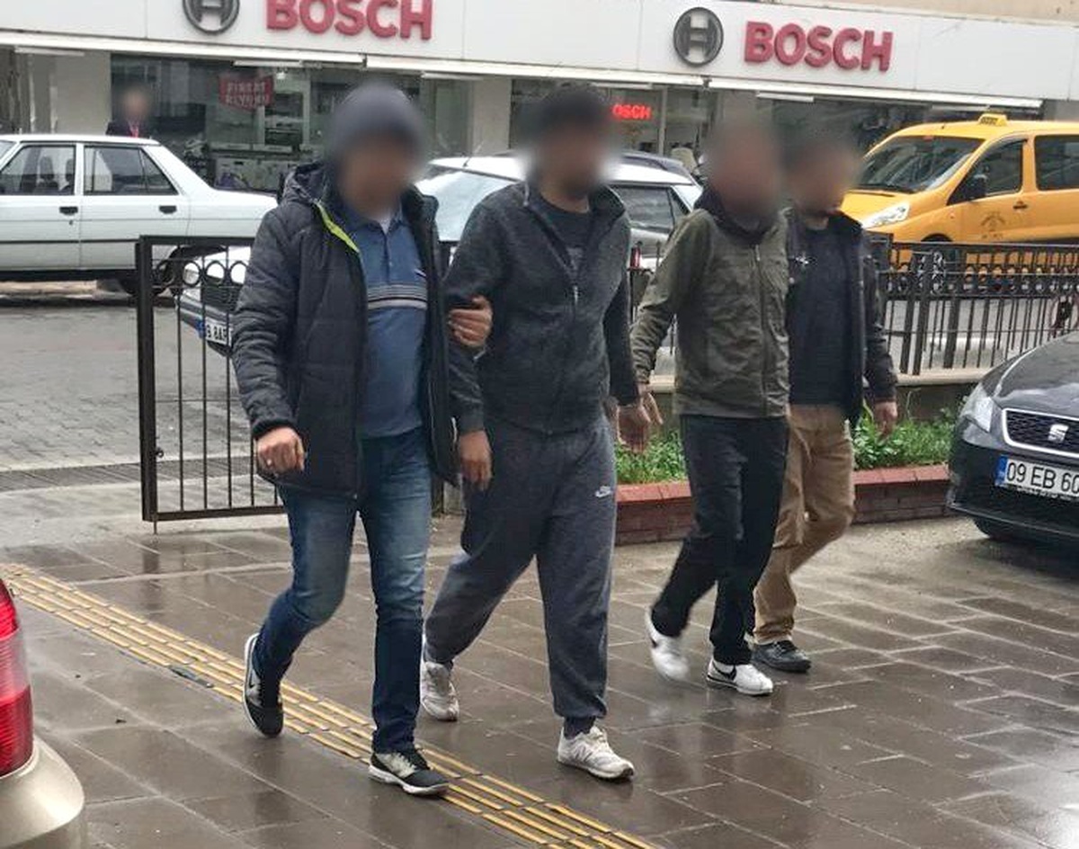 Kuşadası\'nda 19 Ayrı Suçtan Aranan 2 Cezaevi Firarisi Yakalandı