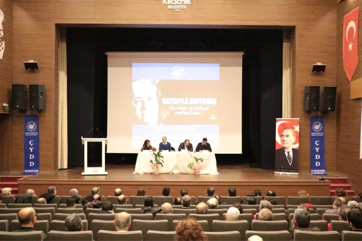 Merhum Gazeteci Uğur Mumcu İçin Memleketi Kırşehir\'de Panel